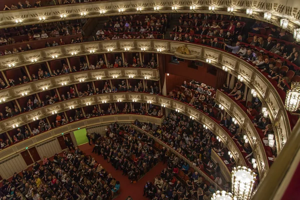 Vienna, Austria, on March 25, 2014. State Opera theater. The auditorium before a concert — Stock Photo, Image