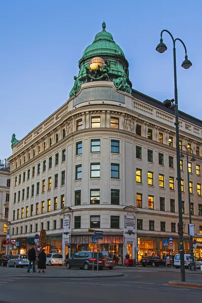 Viena, Áustria 24 de março de 2014. Vista noturna das ruas da cidade — Fotografia de Stock