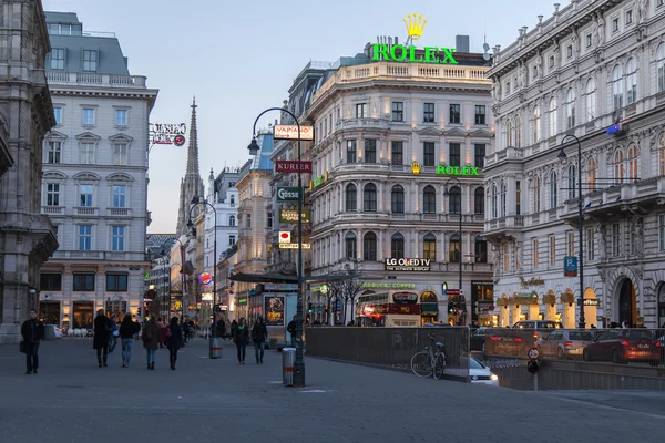 Viena, Áustria 24 de março de 2014. Vista noturna das ruas da cidade — Fotografia de Stock