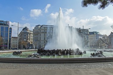 Vienna, Avusturya üzerine 25 Mart 2014. yüksek akış çeşme schwarzenbergplatz üzerinde