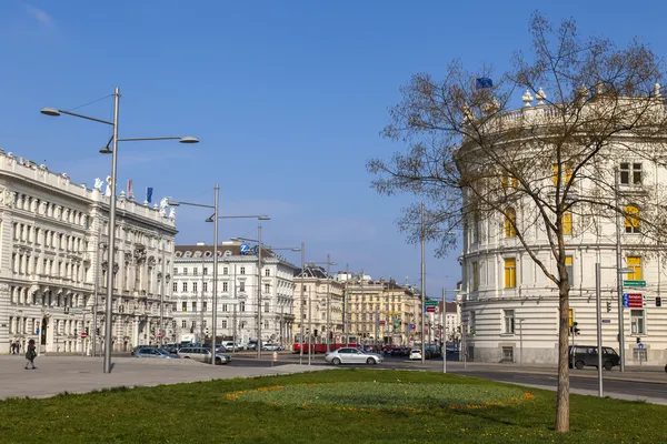 Viena, Austria, 25 de marzo de 2014. Vista urbana típica de la parte turística de la ciudad — Foto de Stock