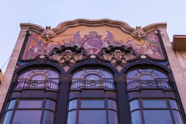 Budapest, Hungary. Architectural fragments of historic buildings , lit by the setting sun — Stock Photo, Image