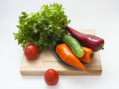 taze sebze salatası için: domates, salatalık, tatlı biber