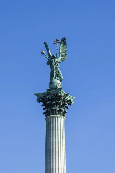 Budapeste, Hungria. Detalhes esculturais de um memorial em honra do 1000o aniversário da Hungria — Fotografia de Stock