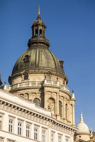 Budapeste, Hungria. Fragmentos arquitectónicos de edifícios históricos — Fotografia de Stock