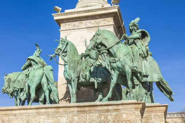 Budapest, Hungría. Detalles escultóricos de un monumento en honor al 1000 aniversario de Hungría —  Fotos de Stock