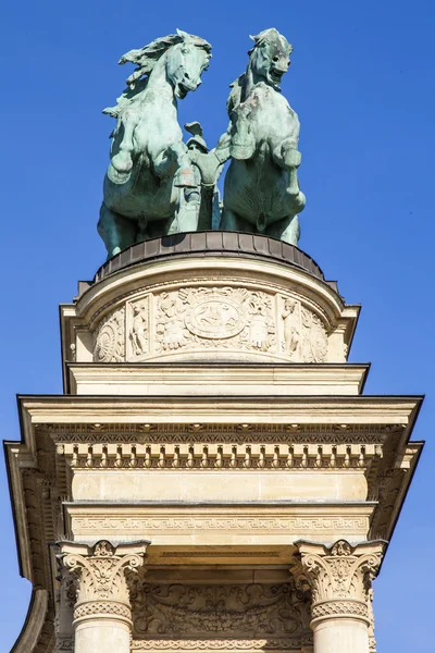 Budapešť, Maďarsko. sochařské podrobnosti o památník na počest tisící výročí Maďarsko — Stock fotografie