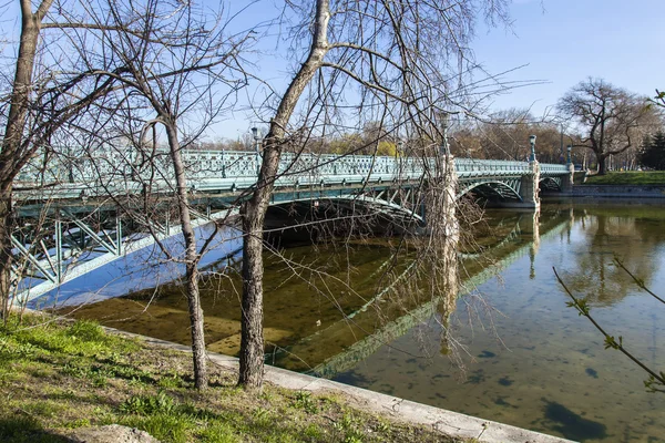 Budapest, ungarisch. städtischer öffentlicher Park varoshliget . — Stockfoto