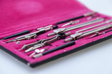 Klasik çizim ekipmanları