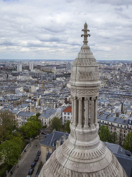 Paris, France, le 29 avril 2013. Vue de la ville depuis la plateforme d'observation de la basilique du Sacré-Cœur à Montmartre — Photo