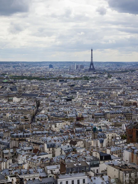 Paris, França. Vista da cidade a partir da plataforma de observação da Basílica do Sagrado Coeur em Montmartre — Fotografia de Stock