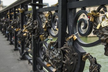 Paryż, Francja, piękne kraty most