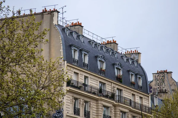 Paris, França. Detalhes arquitetônicos típicos — Fotografia de Stock