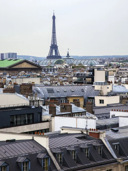 Paris, Francja. widok na miasto z obserwacji platforma sklepu wątkach — Zdjęcie stockowe