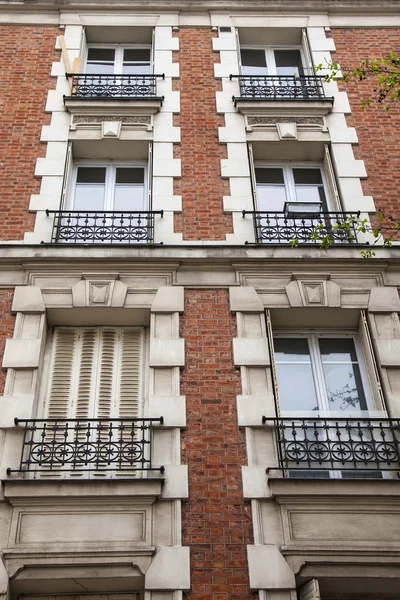 Paris, Francja. typowe formy architektoniczne — Zdjęcie stockowe