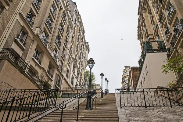 Paris, Frankrijk. pittoresk steegje op de heuvel van montmartre — Stockfoto
