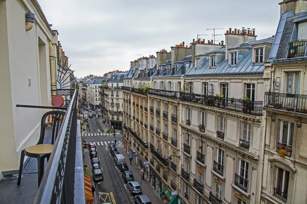 Paris, Frankreich. malerische Straße auf dem Montmartre-Hügel — Stockfoto