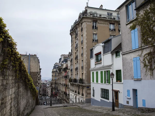 Paris, Frankrike. pittoresk gata på montmartre kullen — Stockfoto