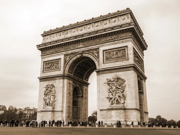 Paris, France, May 1, 2013 . Arc de Triomphe to the Place Charles de Gaulle — Stock Photo, Image
