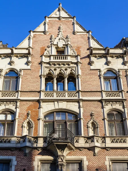 Budapest, Hungría. Detalles arquitectónicos típicos de las casas en la ciudad histórica — Foto de Stock