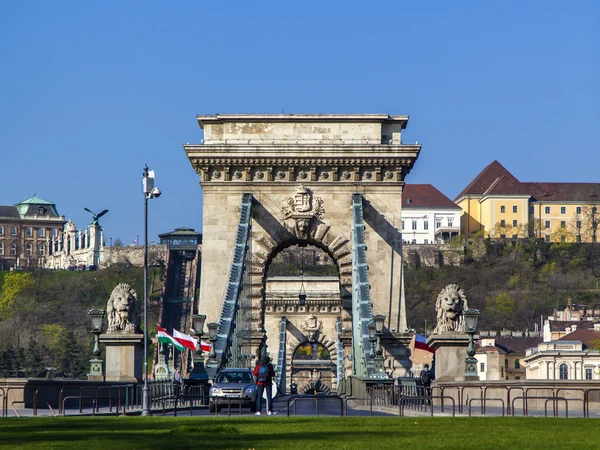 Будапешт, Венгрия. Вид на Цепной мост через Дунай — стоковое фото
