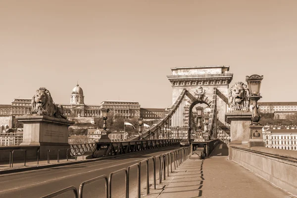 Budapest, Ungheria. Veduta del Ponte delle Catene sul Danubio — Foto Stock