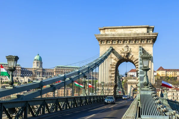 Будапешт, Угорщина. вид на Ланцюговий міст через Дунай — стокове фото