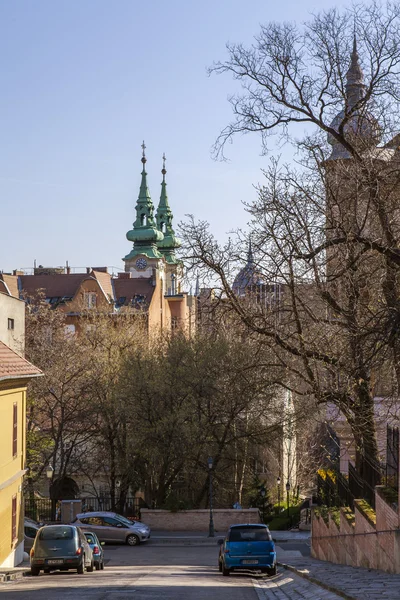 Budapest, Ungern. typiska urban look. pittoresk gata i buda. Buda - delen av staden, ligger på de höga stranden av Donau — Stockfoto