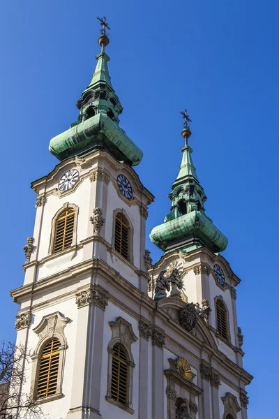 Budapest, Hungría. Detalles arquitectónicos típicos de las casas en la ciudad histórica — Foto de Stock