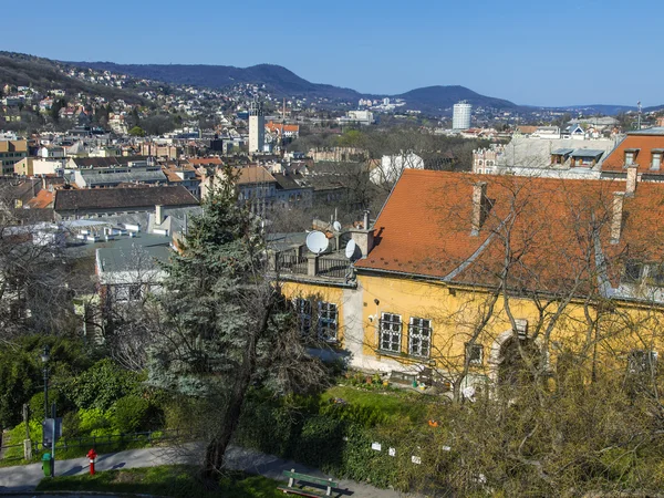 Budapeste, Hungria. O horizonte à beira-mar e o aterro do Danúbio — Fotografia de Stock