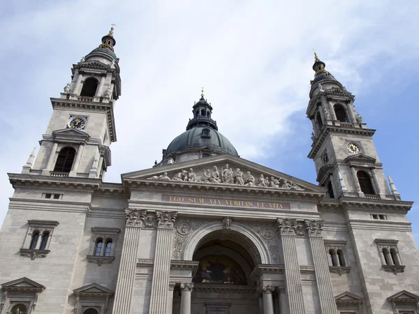在匈牙利首都布达佩斯。圣斯蒂芬大教堂的建筑细节 — 图库照片