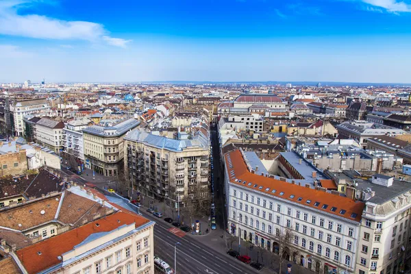 Budapest, Hongarije. uitzicht op de stad vanaf het observatie-platform van de basiliek van st. stephen — Stockfoto