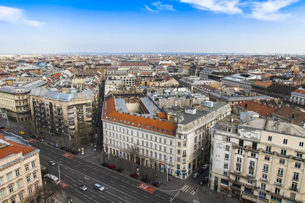 Budapest, Hungría. Vista de la ciudad desde la plataforma de observación de la Basílica de San Esteban — Foto de Stock