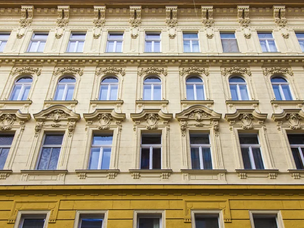 Budapest, Hungary. Typical architectural details of houses in the historic city — Stock Photo, Image