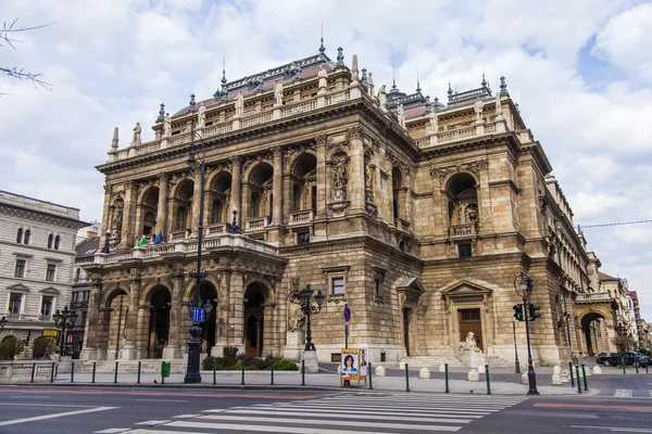 Budapest, Hongarije, 23 maart 2014. gebouw Staatsopera — Stockfoto