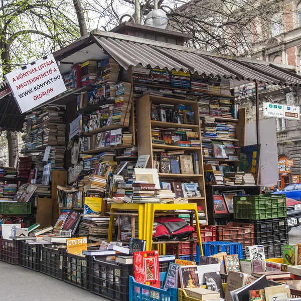 Budapest, Hungary, March 23, 2014 . Bookseller kiosk on the street — Stock Photo, Image