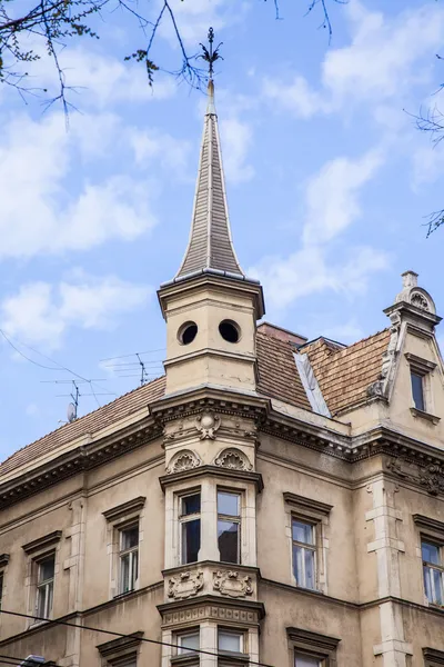 Budapest, Ungheria. Dettagli architettonici tipici delle case nella città storica — Foto Stock