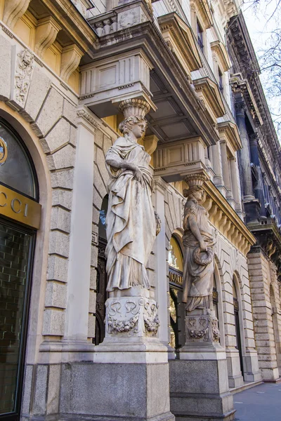 Budapest, Hungary. Typical architectural details of houses in the historic city — Stock Photo, Image