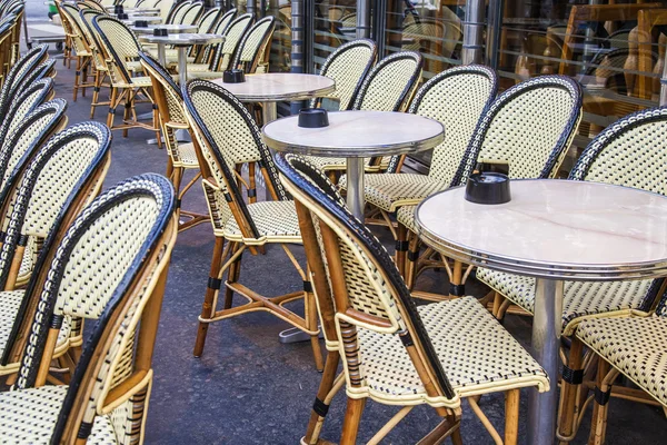 París, Francia. Cafés de verano al aire libre — Foto de Stock