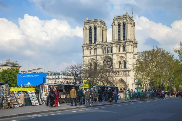 Paris, França, 2 de maio de 2013. Vista da cidade — Fotografia de Stock