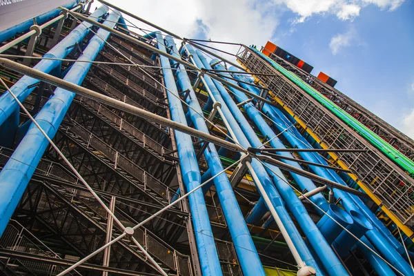 Paris, France, May 2, 2013 . Details of the facade of the museum of modern art ( Exhibition Centre Georges Pompidou ) . — Stock Photo, Image