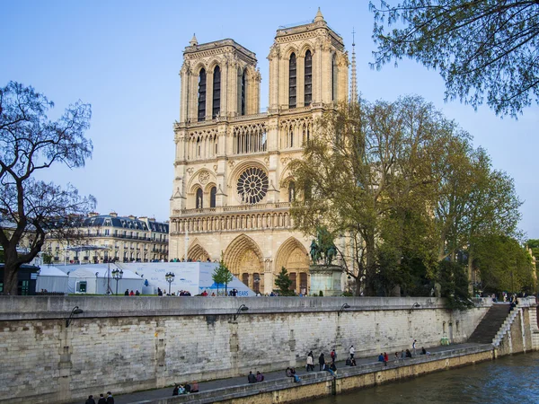 París, Francia. Vista del dique del río Sena al atardecer —  Fotos de Stock