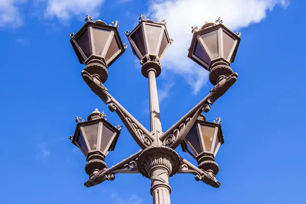 Paříž, Francie. krásná pouliční lampa — Stock fotografie