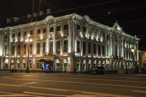 St. petersburg, Rusko. Nevsky prospekt večer — Stock fotografie