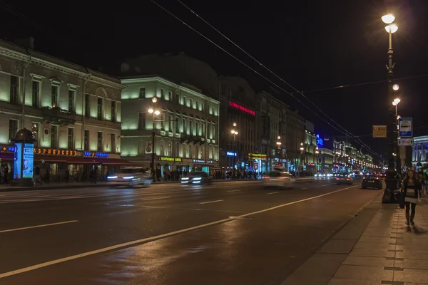 St. petersburg, Rusko. Nevsky prospekt večer — Stock fotografie