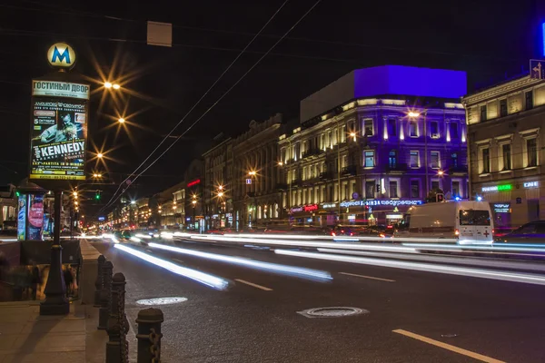 San Petersburgo, Rusia. Nevsky Prospekt por la noche —  Fotos de Stock