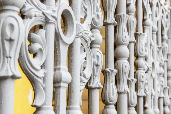 San Pietroburgo, Russia. Dettaglio di recinzione decorativa in metallo antico — Foto Stock