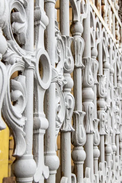 San Pietroburgo, Russia. Dettaglio di recinzione decorativa in metallo antico — Foto Stock