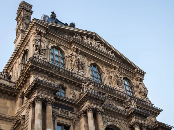 Paris, Francja. typowe formy architektoniczne — Zdjęcie stockowe