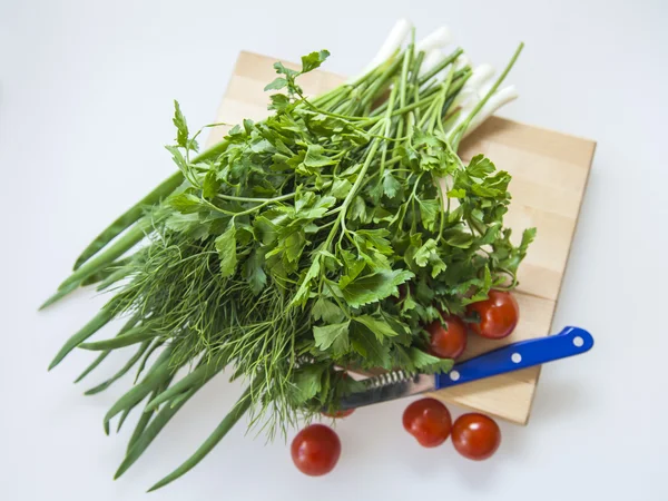 Tomates cerises et légumes verts pour salade — Photo